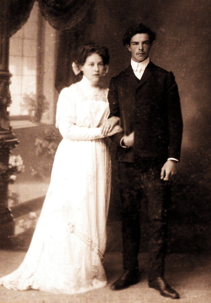 Дмитрий Кедроливанский с супругой Александрой. 1916 г..