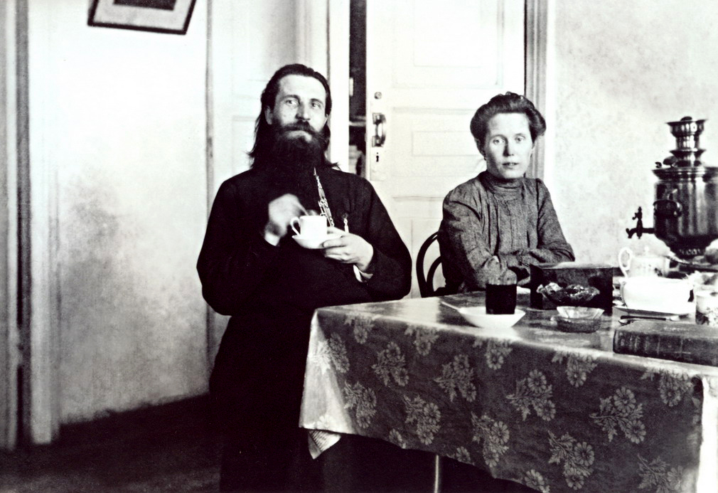 сщмч. Андрей Ясенев с супругой Любовью Михайлоной.jpg